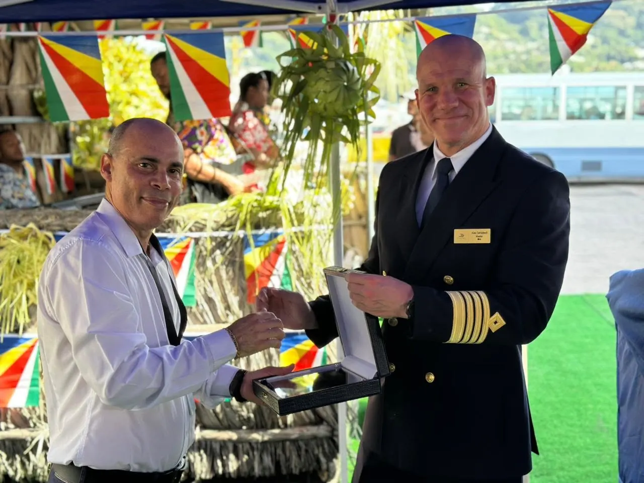 03-gift-exchange-captain-sehlstedt